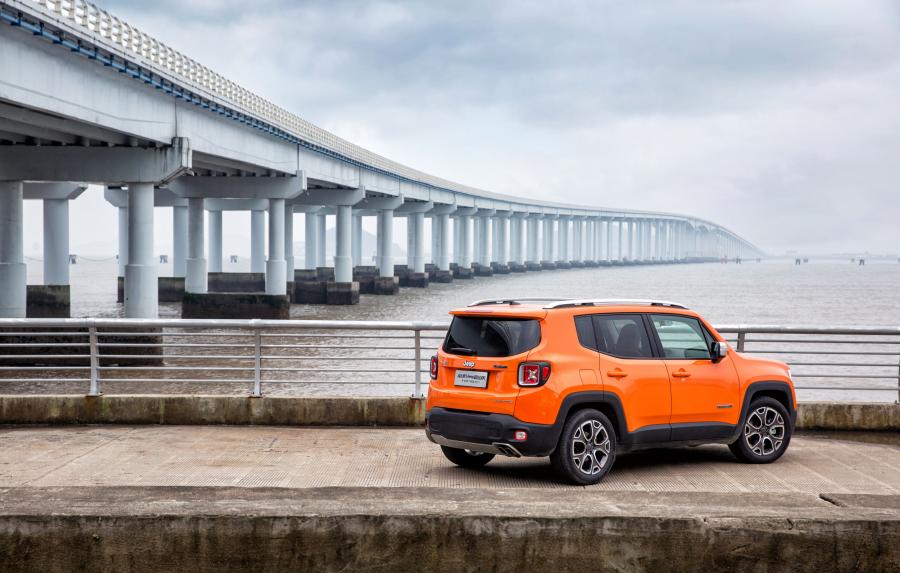  Jeep Renegade Limited (BU) 2016 года  (CN) (фото 8 из 30)